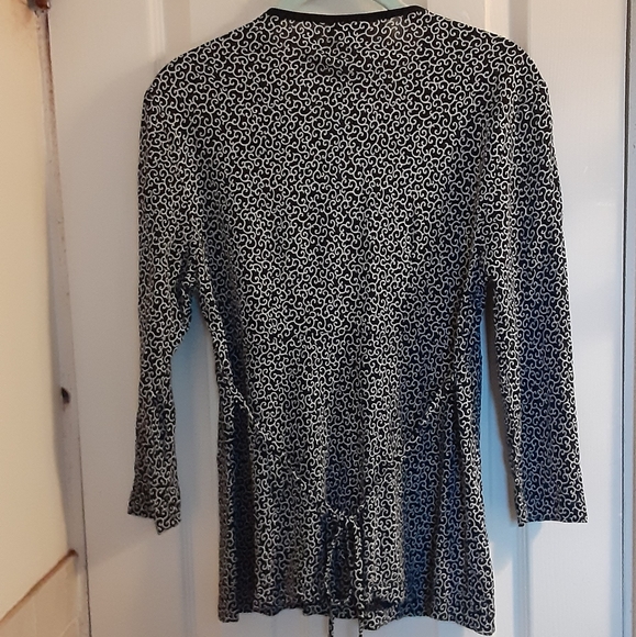 Mimi Maternity Faux Wrap V-Neckline Empire Waist style top Small Black Cream - Picture 4 of 6